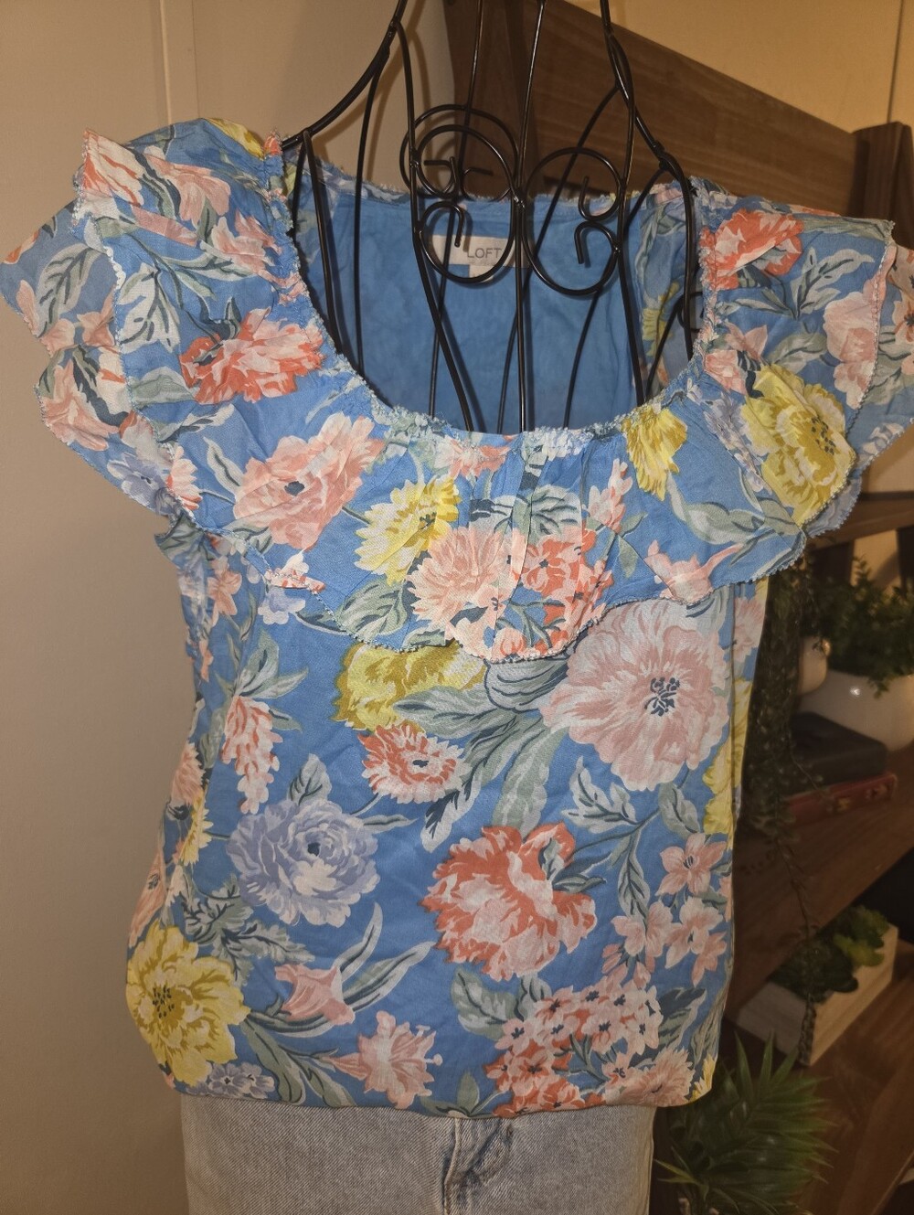 LOFT Blue Floral Ruffle-Neck Women's Top